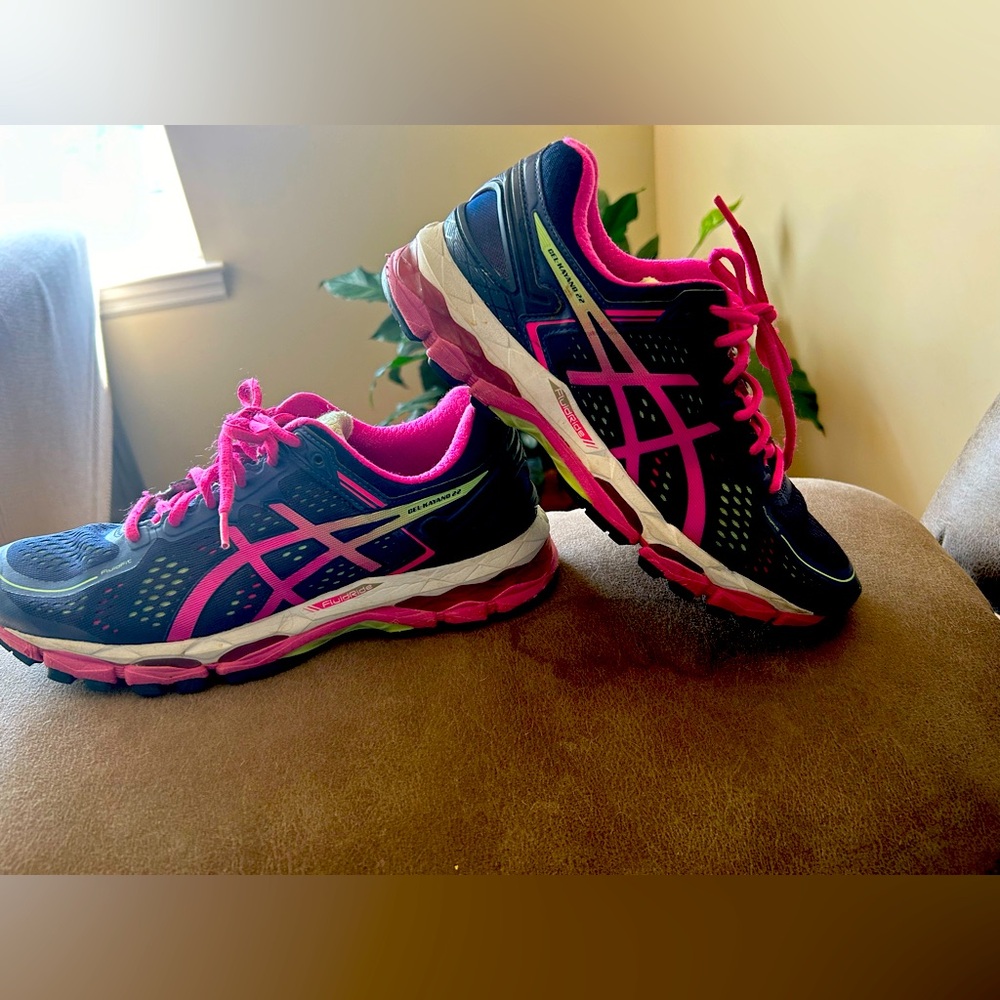 ASICS women’s gel Kayano 22 Navy blue/pink running shoes size 8.5